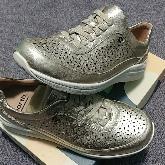 earth women's sneakers